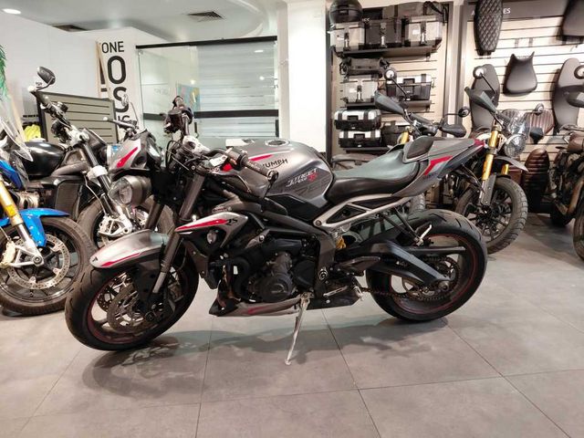 מודעת רכב טריומף Street Triple RS