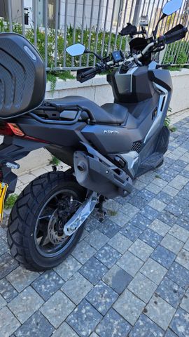 מודעת רכב סאן יאנג ADX400