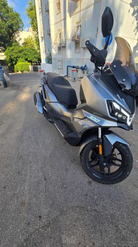 מודעת רכב סאן יאנג ADX 300