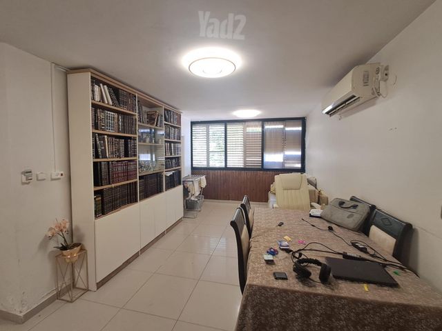דירה, הרב נויפלד 31, קרית הרצוג, בני ברק