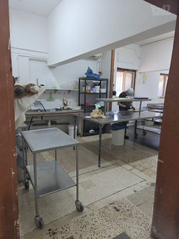 חנויות/ שטח מסחרי