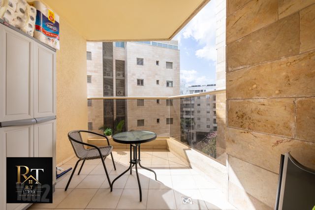 דירה, הרב אונטרמן, ראשון לציון