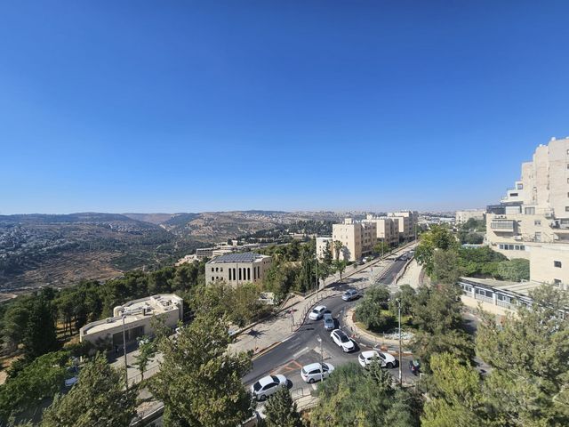 דירה, הרב רפאל קצנלבוגן, הר נוף, ירושלים