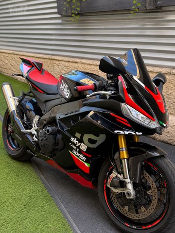 מודעת רכב אפריליה RSV4R