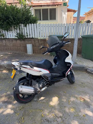מודעת רכב ג'ילרה ראנר VXR180/200