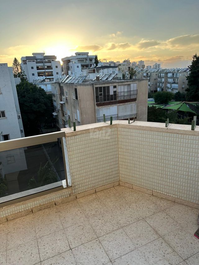 דירה, וייצמן 16, אברמוביץ', ראשון לציון
