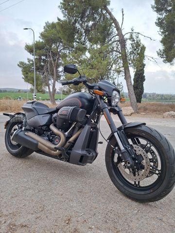 מודעת רכב הרלי דיווידסון FXDR 114