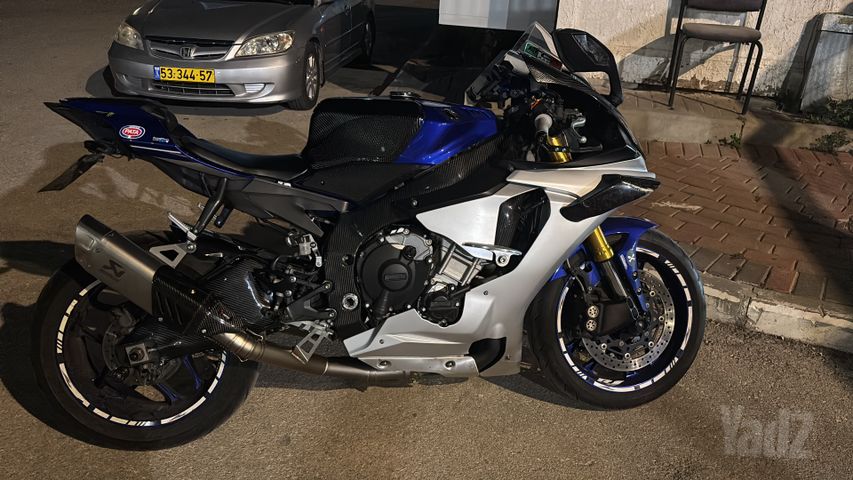 מודעת רכב ימאהה YZF-R1