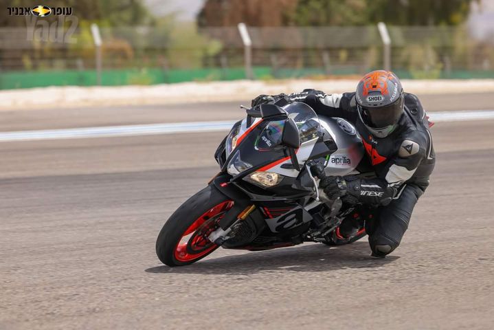 מודעת רכב אפריליה RSV4R
