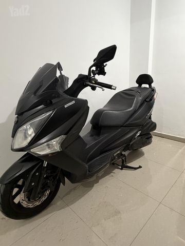 מודעת רכב סאן יאנג ג'וי-מקס 300 XI