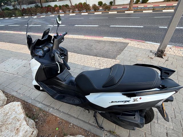 מודעת רכב סאן יאנג ג'וי-מקס Z-250