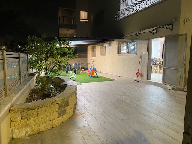 השקד 40
