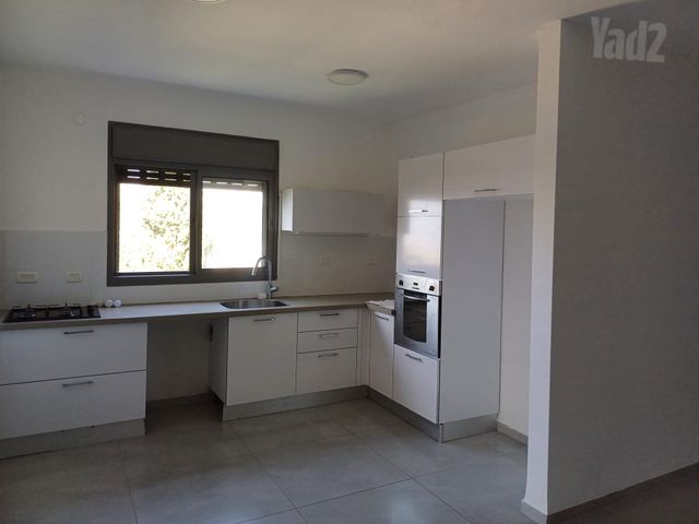 תמונה 3 של דירת 5 חדרים להשכרה בחיפה