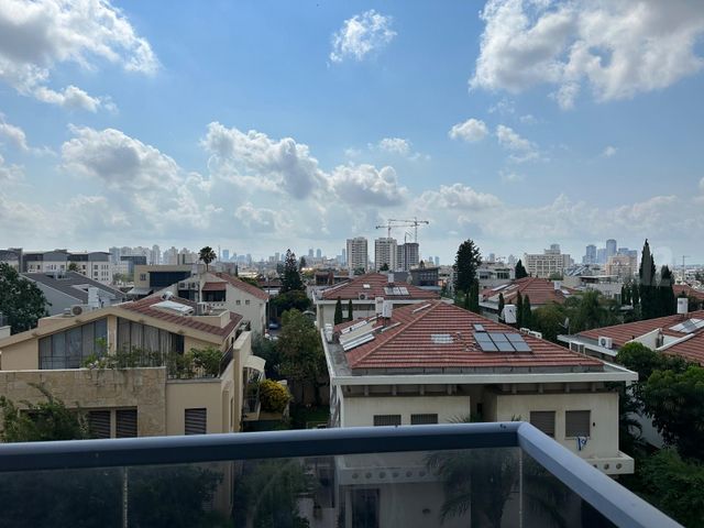סמטת צבי פיקסלר 8