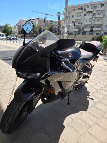 מודעת רכב הונדה CBR600RR