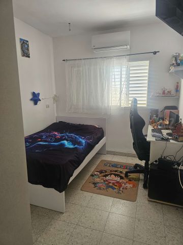 נווה שלום 20