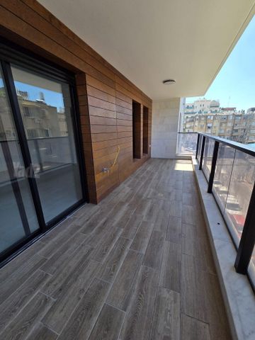 תמונה 2 של דירת 4 חדרים להשכרה בפתח תקווה