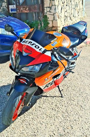 מודעת רכב הונדה CBR1000RR