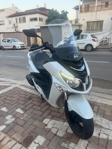 מודעת רכב סאן יאנג ג'וי רייד 200