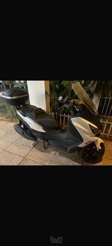 מודעת רכב סאן יאנג ג'וי-מקס Z-300
