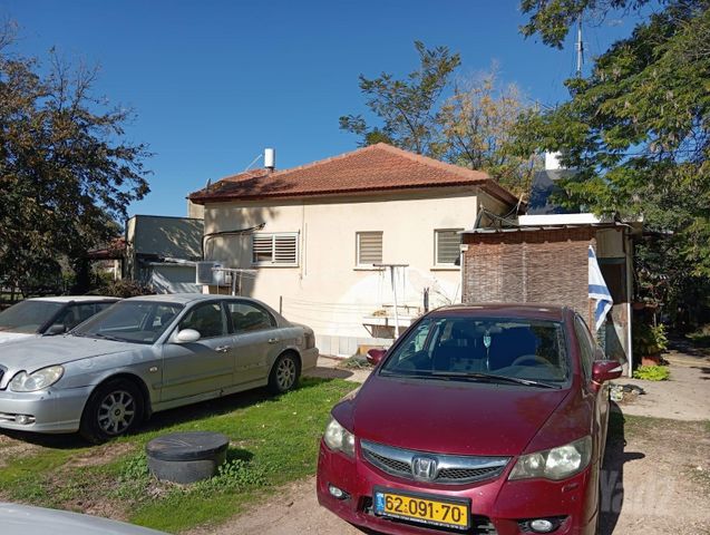 הראשונים 1