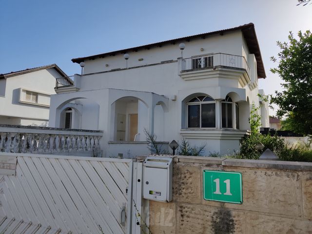 דובדבן 11