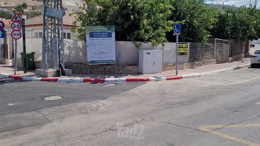 הצנחנים 27