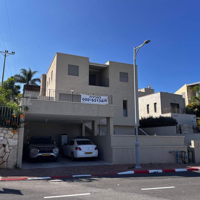 ספיר 27