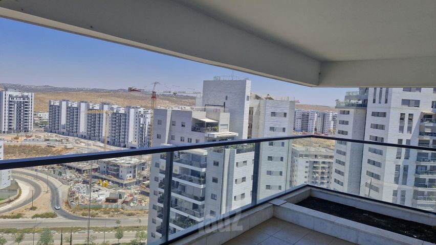 יונתן רטוש 3