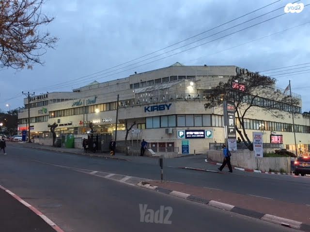 האומן 9