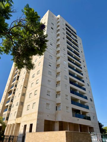 דרך הטייסים 114