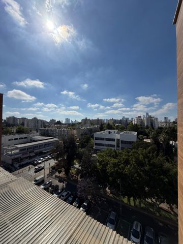 מעפילי אגוז 66