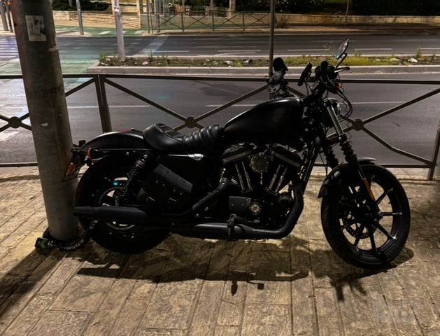 מודעת רכב הרלי דיווידסון איירון 883