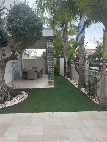 שלום שבזי 30