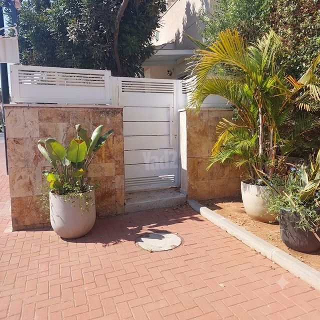 הרב זכריה מדאר 