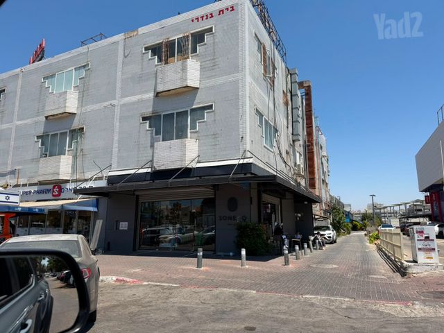 חנויות/ שטח מסחרי