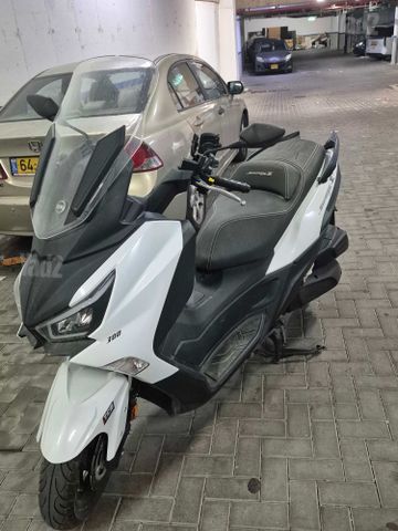 מודעת רכב סאן יאנג ג'וי-מקס Z-300