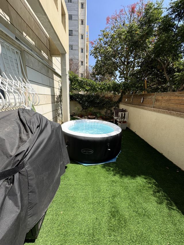 דירת גן, הר הצופים 27, רחובות ההולנדית, רחובות