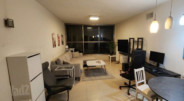 דירה, הרצל 84, שכונת בן גוריון, מרכז העיר ג', רמת גן