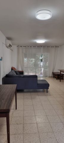 שדרות מנחם בגין 18