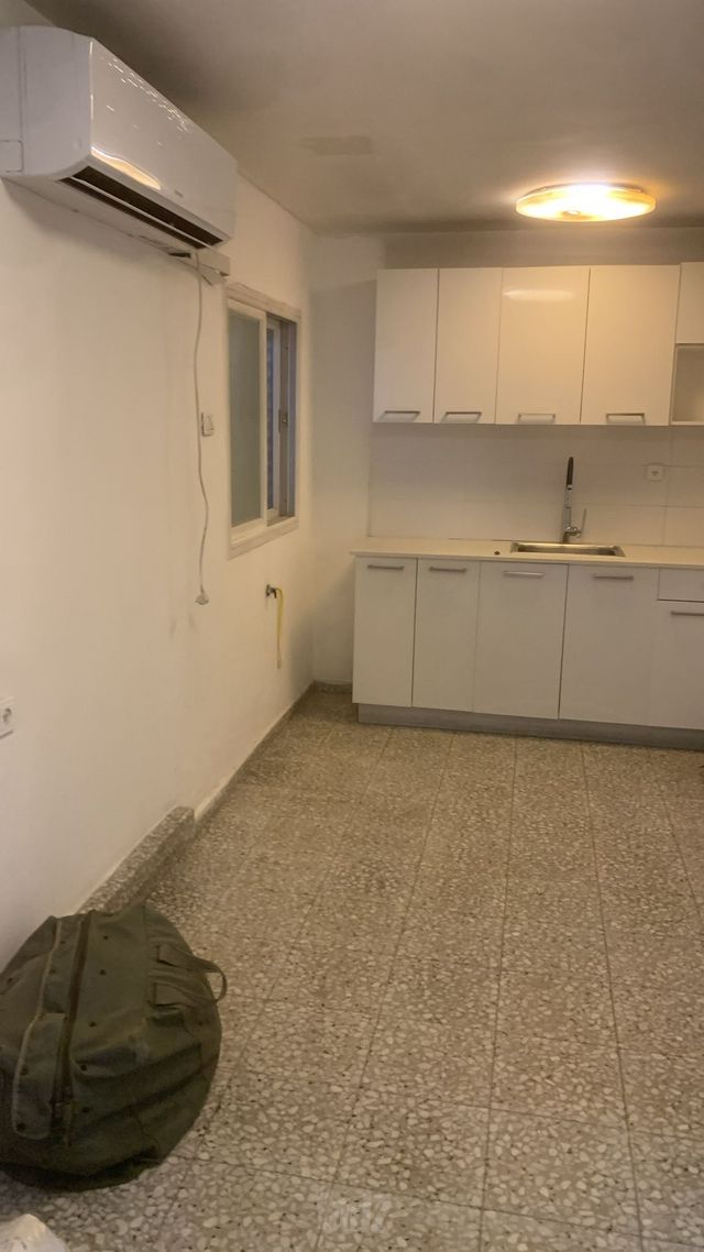 יחידת דיור, יפה נוף 42, שיכון משה שרת, קדימה צורן