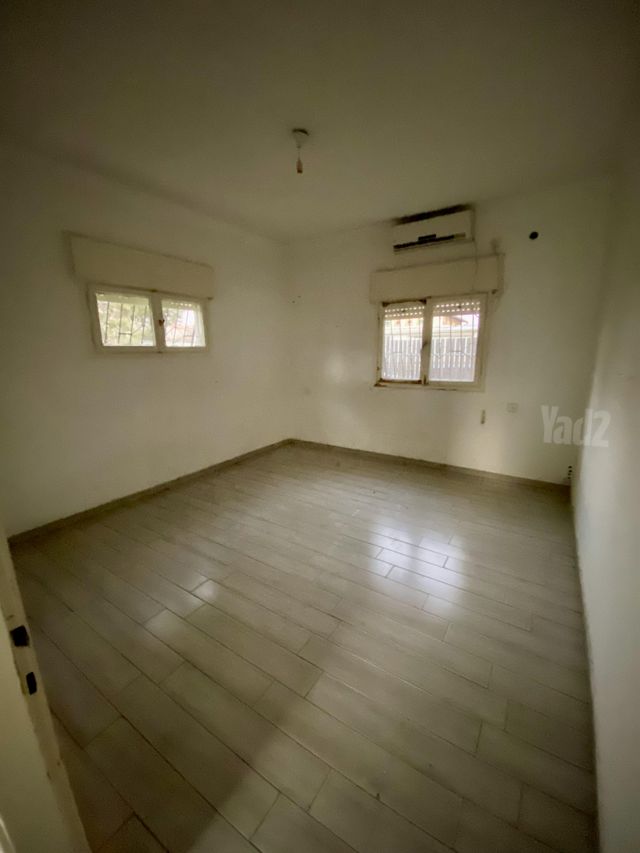 בית פרטי/ קוטג', משה מונטיפיורי 26, נאות גנים, נתניה
