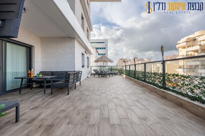 דירת גן, חדרה