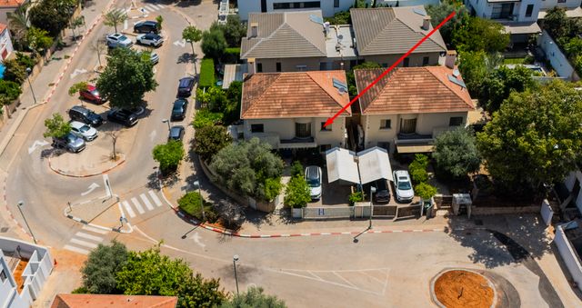 דו משפחתי, מתחם 19 - 20 (מתחם הפרחים), הוד השרון