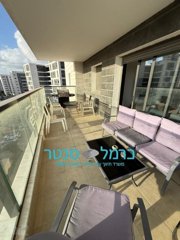 החותרים