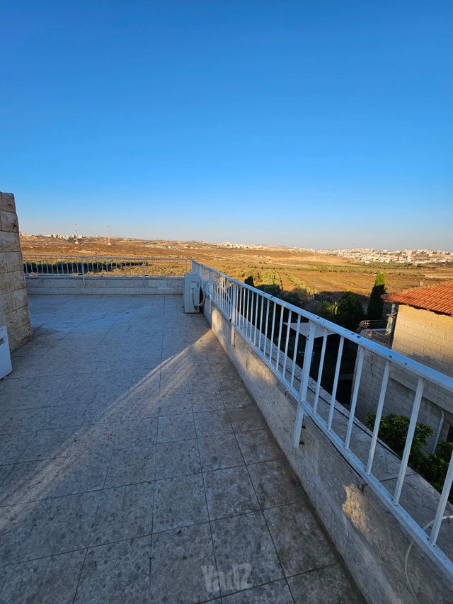 דירה, נווה מנחם, גבעת זאב