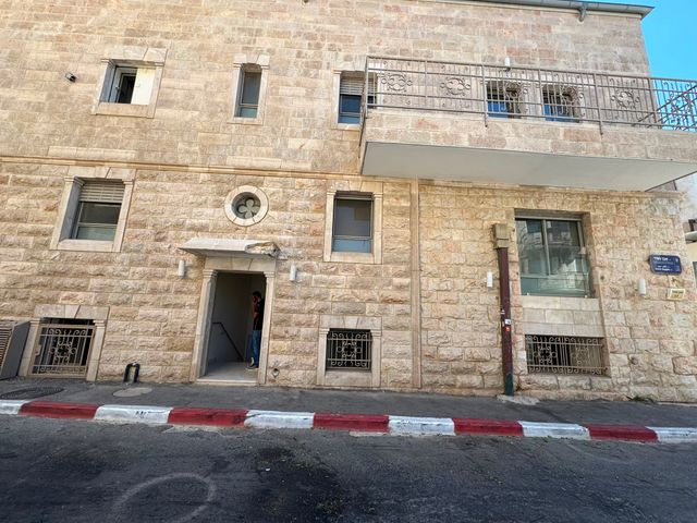 בניין מגורים להשכרה בירושלים (תיווך)