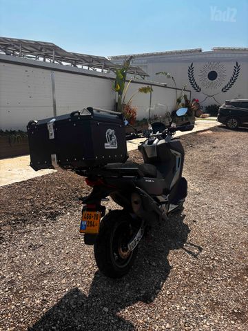 מודעת רכב סאן יאנג ADX400