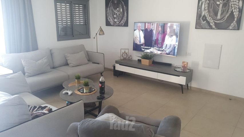 עפרה חזה 15