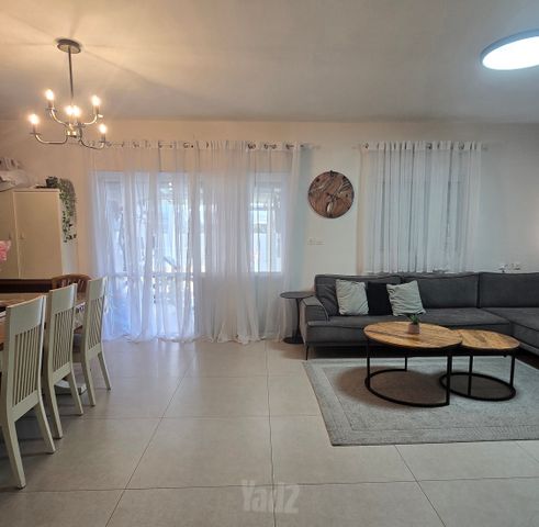 אשל 17